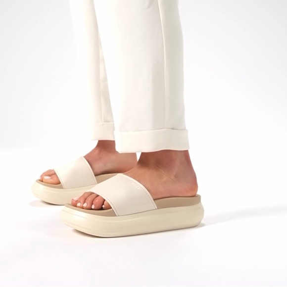 Reef Bondi Bay Cushion Slides - Picture 3 of 15